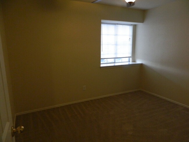 Building Photo - Available NOW!!!! Beautiful 3 bedroom, 2.5...