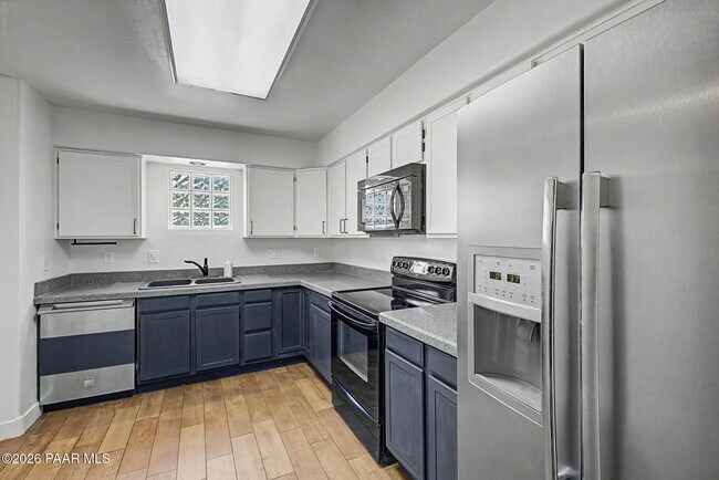 Building Photo - 504 S Stephanie Loop