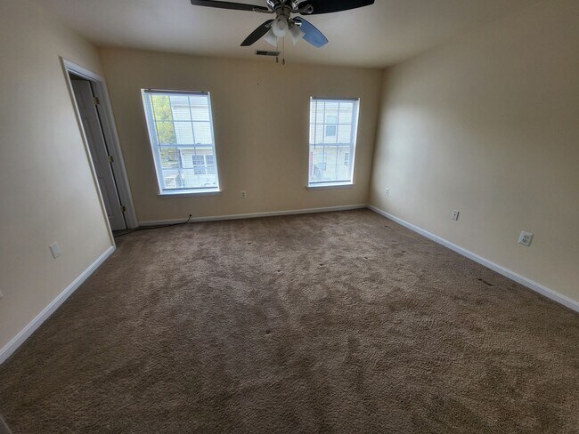 Building Photo - Beautiful modern 3bed/2.5ba townhouse!