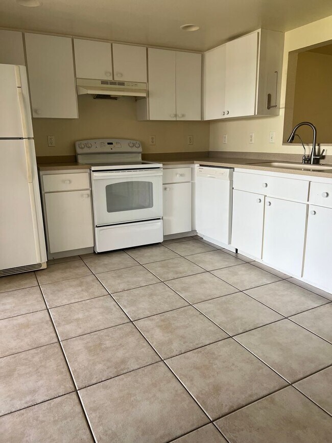 Building Photo - 4520