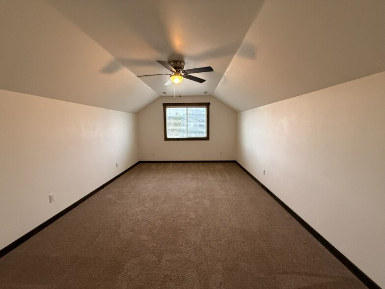 Building Photo - 240 Triple Creek Dr