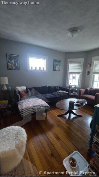 Building Photo - 835 Fellsway