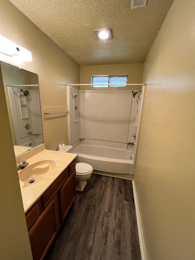 Building Photo - 2101 Granberry Dr