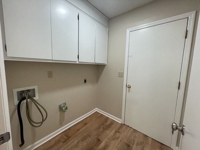 Building Photo - 108 Flynn St