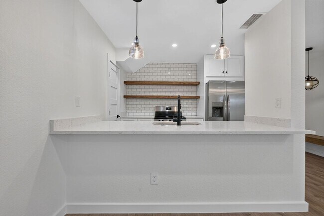 Building Photo - 2124 Burton Dr