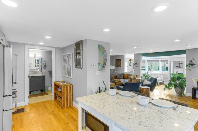 Building Photo - 32 Basin St