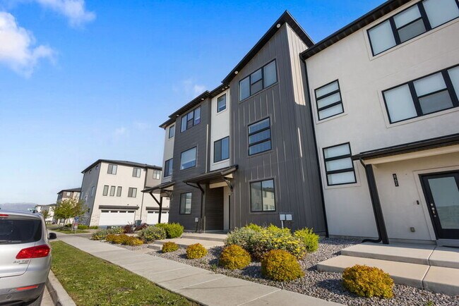 Building Photo - 868 W 480 S
