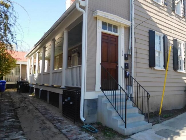 Building Photo - 109C