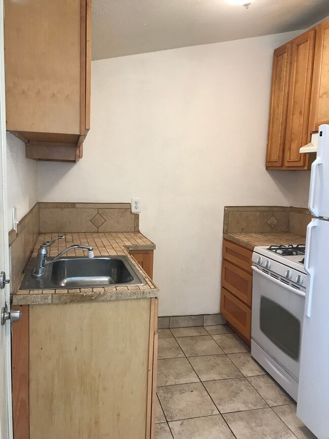 Building Photo - Cute house!