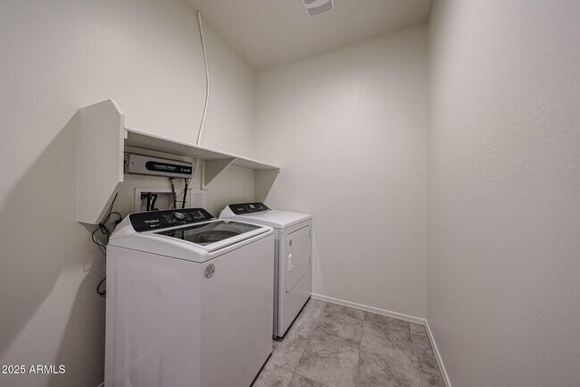 Building Photo - 24388 W Verlea Dr
