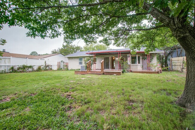 Building Photo - 2608 Driftwood Dr