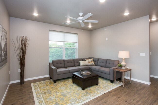 Building Photo - Spacious 2-Bedroom/2-Bath on third/top floor, END unit #308, available 06/01/2026