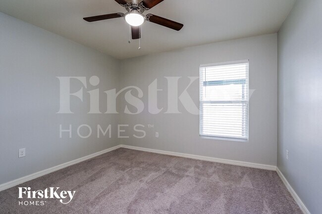 Building Photo - 2918 NW 5th Ave