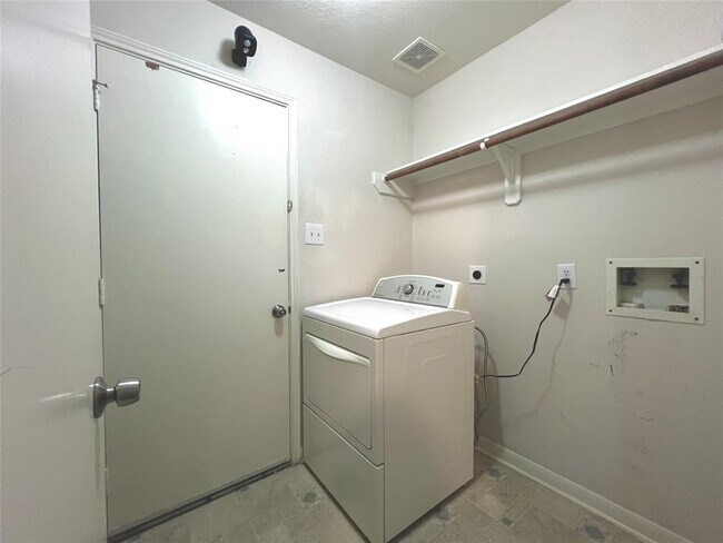 Building Photo - 21235 Bending Green Way