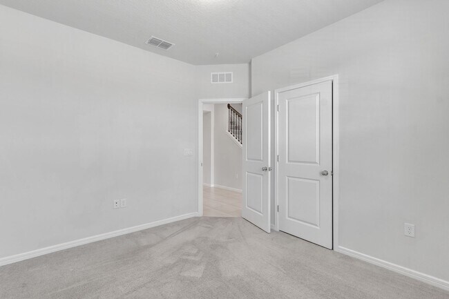 Building Photo - Luxurious Townhome in Lake Nona - A Perfec...