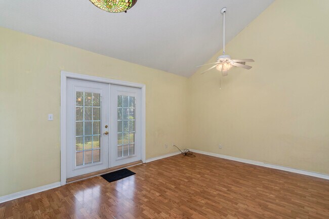 Building Photo - 2713 Willow Grove Ln