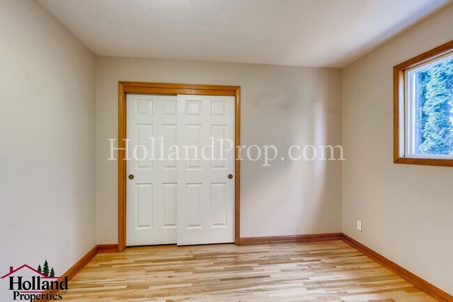 Building Photo - Espectacular Single Level 4 Bed Home in Hi...