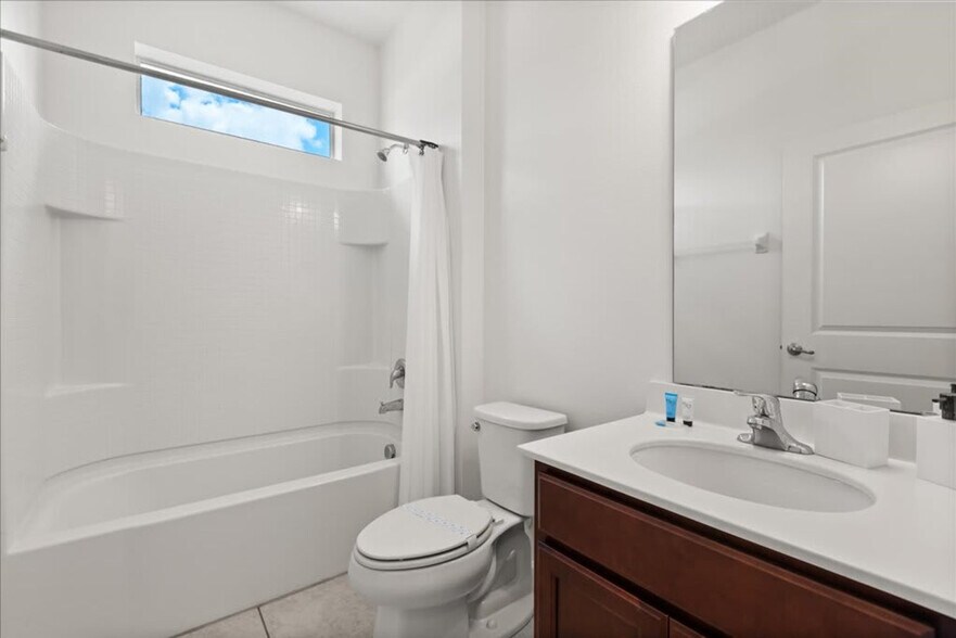 Building Photo - 4486 Monado Dr