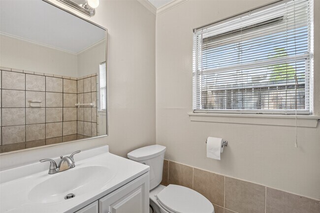 Building Photo - 9667 Meadowvale Dr