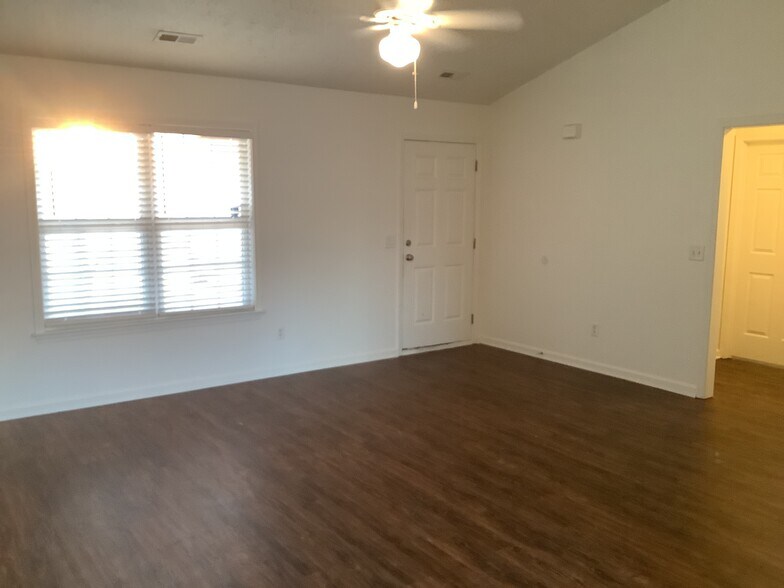 Building Photo - 9504 Huckabee Dr NE