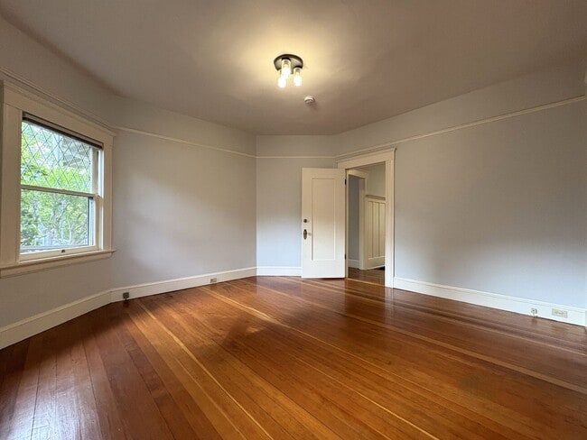 Building Photo - Charming Craftsman Style Home for Rent in ...