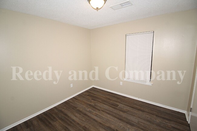 Building Photo - 5356 Lakeview Cove