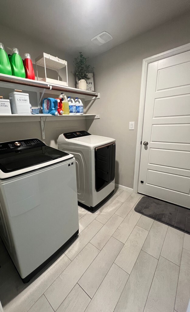 Building Photo - 7600 Silver Crk Ct