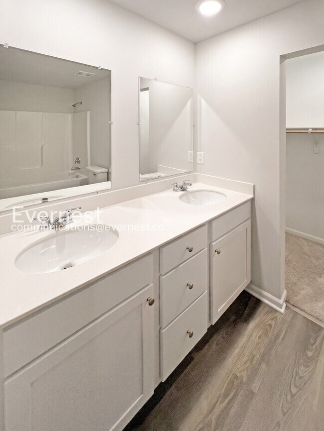 Building Photo - Lovely 3-Bedroom Home with Great Spaces / Pet-Friendly / Available Now!