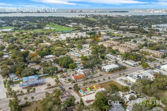 Building Photo - 1500 Clearwater Largo Rd