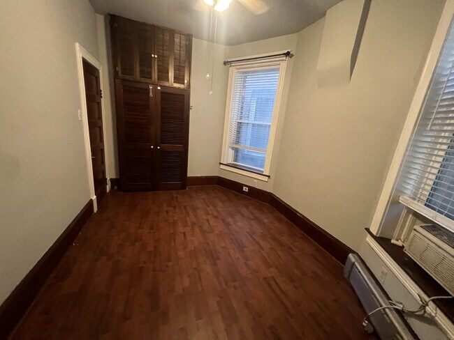 Building Photo - 3545 N Sheffield Ave