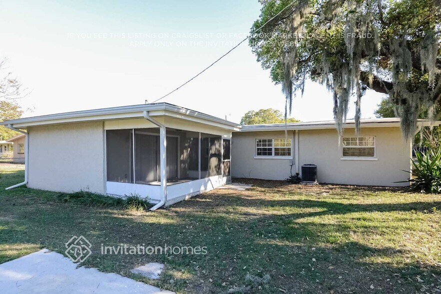 Building Photo - 3701 Schwalbe Dr