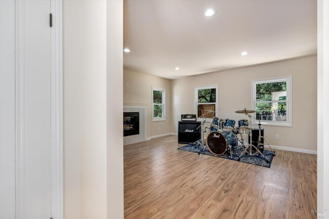 Building Photo - 9342 Chalk Hill Rd