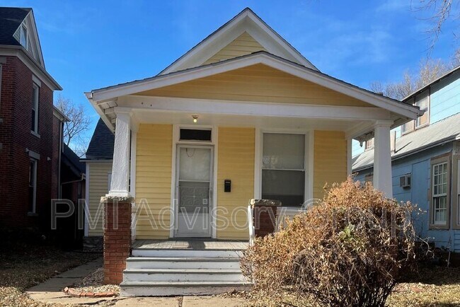 Building Photo - 325 SW Western Ave