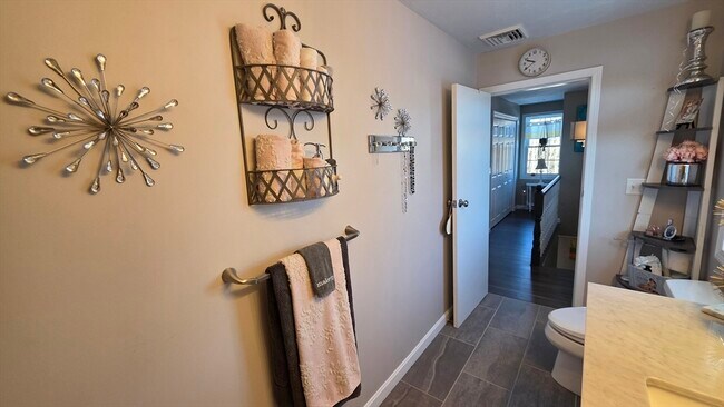 Building Photo - 533 Prospect St