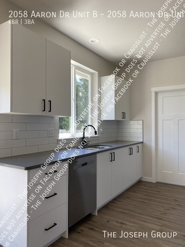 Building Photo - 2058 Aaron Dr