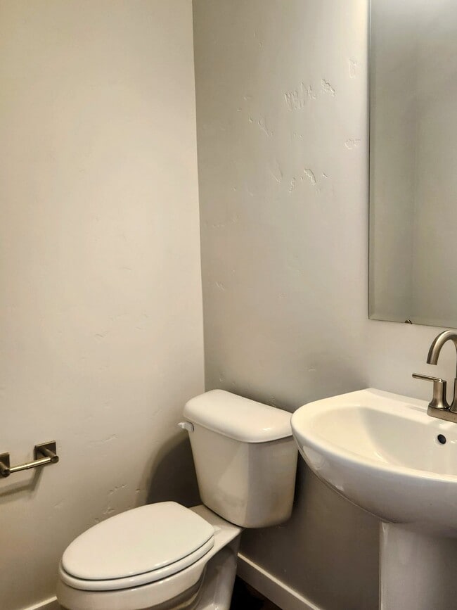 Building Photo - 1967 S Saltbrush Wy