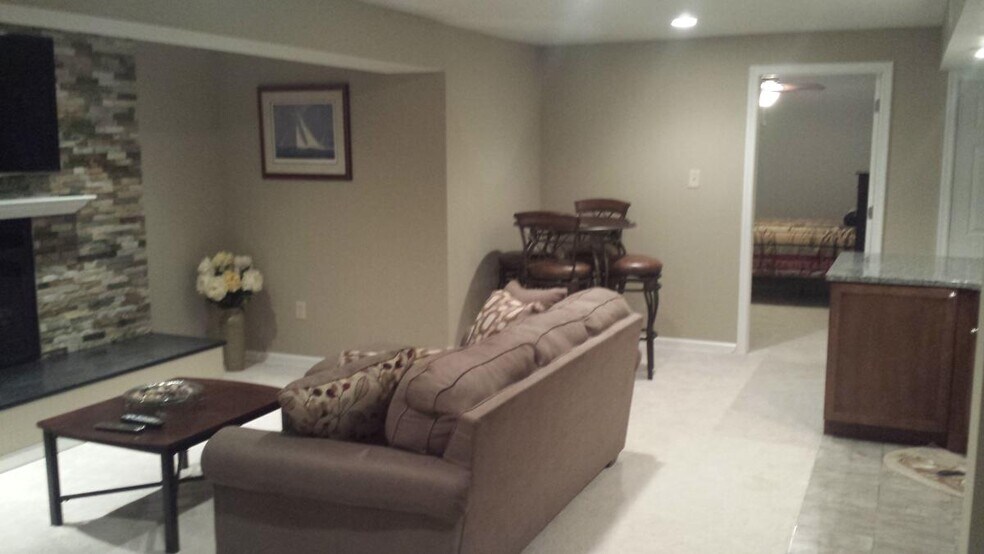 Building Photo - 6021 Woodlake Ln