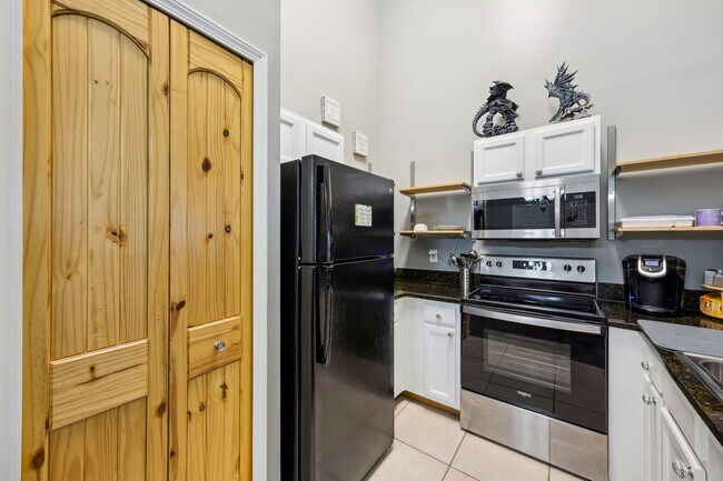 Building Photo - Coastal Condo Living in Gated Fernandina B...