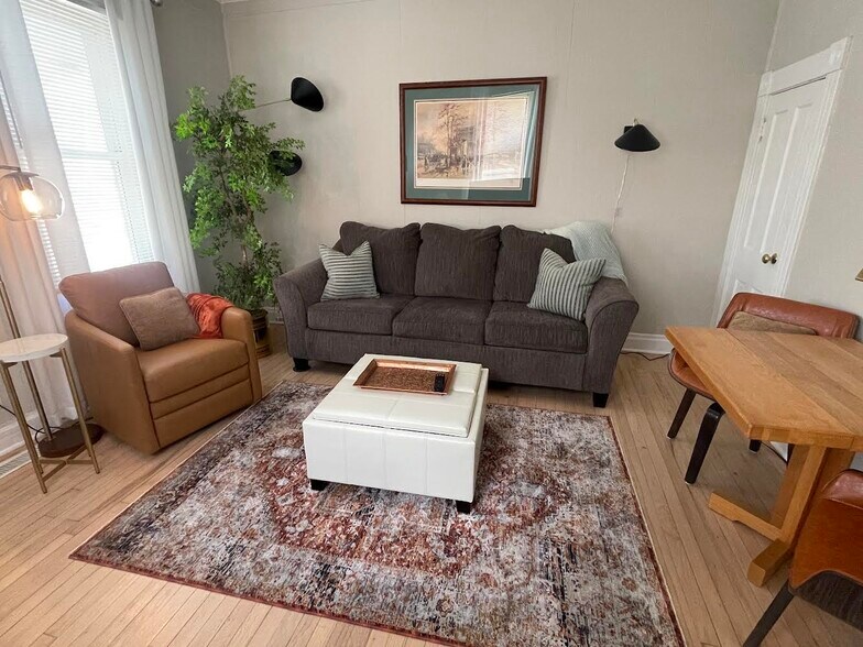 Building Photo - 1737-1/2 S 10th St