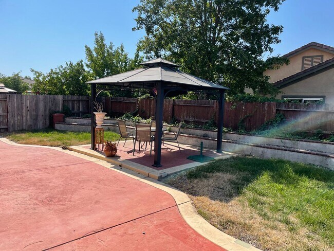 Building Photo - NICE TWO STORY HOME IN WEST ROSEVILLE