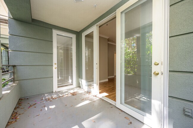 Building Photo - 2253 Martin