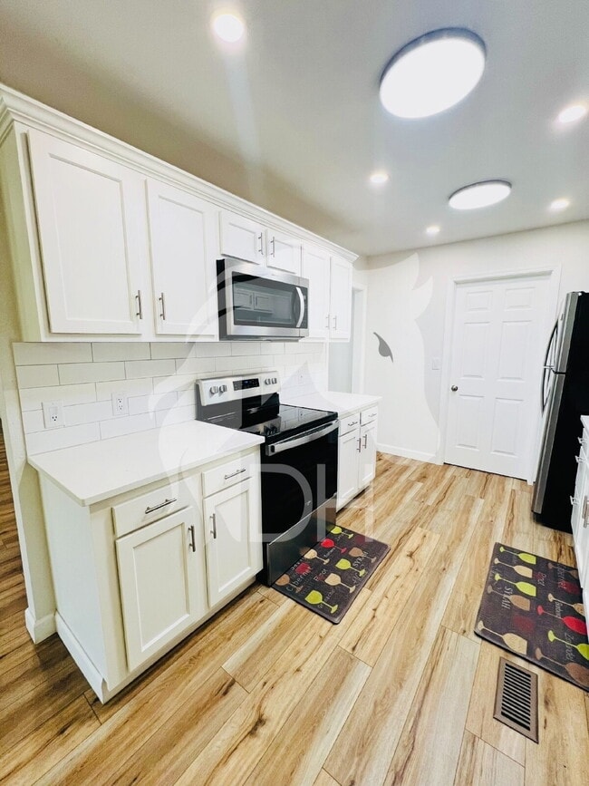 Building Photo - 414 Deer Run