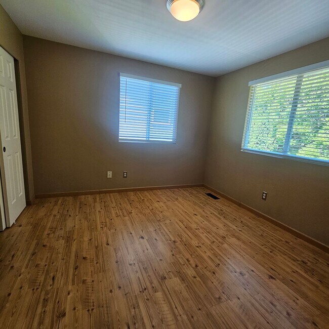Building Photo - Move-In Ready Silverdale Home Close to Everything