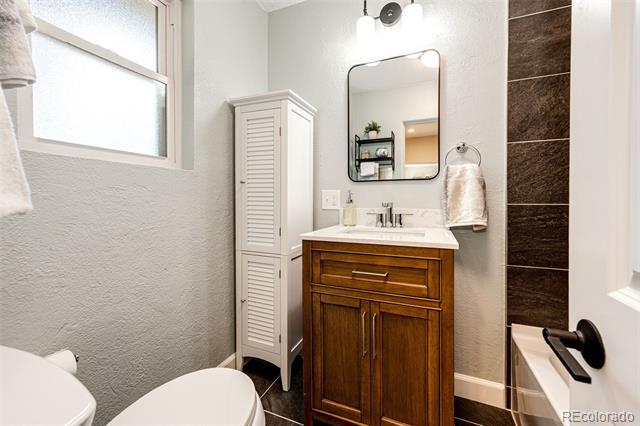 Building Photo - 2832 S Acoma St