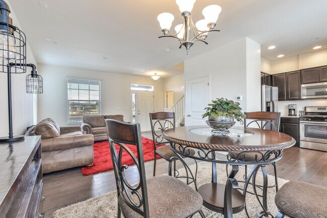Building Photo - Beautiful 2-Bedroom, 2.5-Bath Townhome in ...