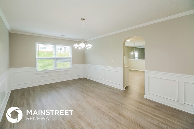 Building Photo - 561 Vaughan Dr