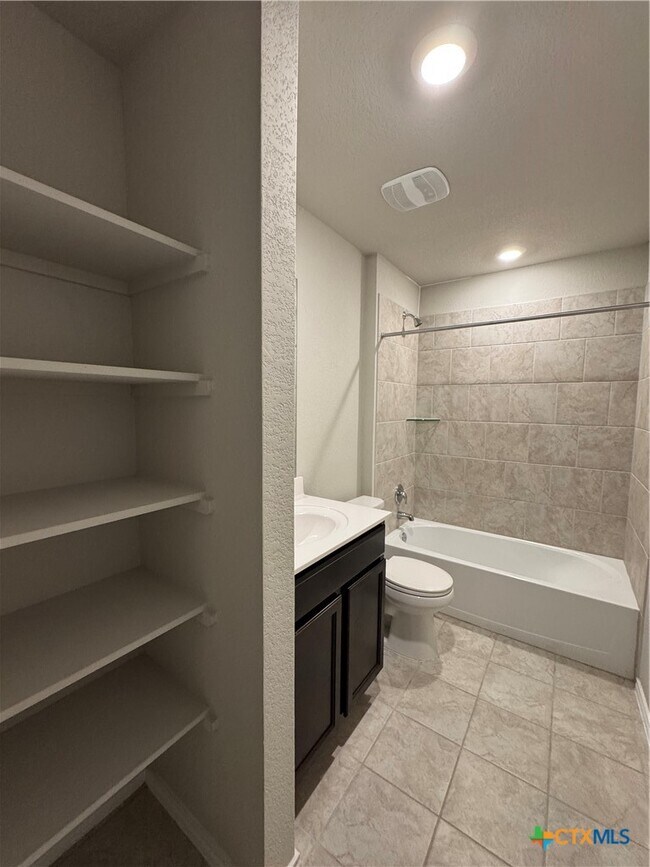 Building Photo - 1504 Rolling Thunder Dr