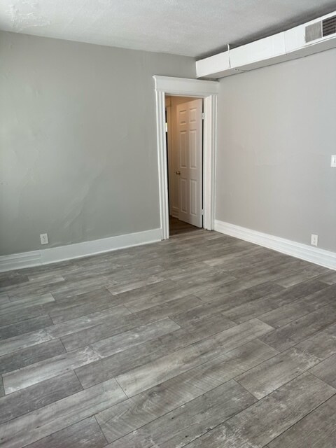 Building Photo - 1548 Saint Paul St