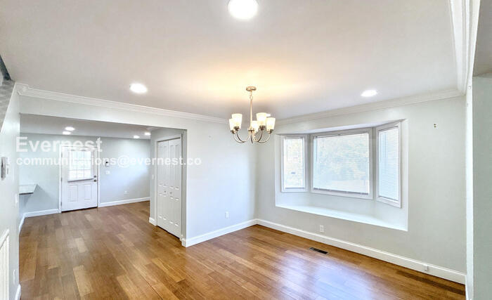 Building Photo - 217 N Sweetbriar Ave