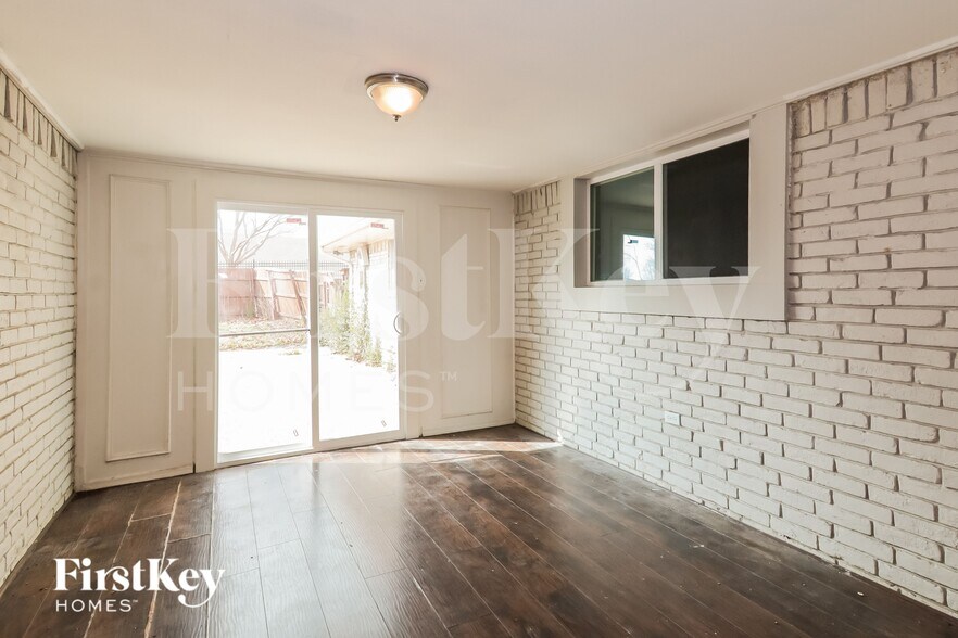 Building Photo - 3413 Valley View Ln